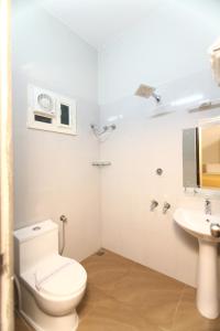 Phòng tắm tại Castilo Inn Hotel Apartments