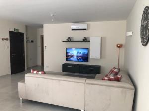 A television and/or entertainment centre at Marsascala Sea View Apartment HPI 7738
