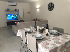 A television and/or entertainment centre at Marsascala Sea View Apartment HPI 7738