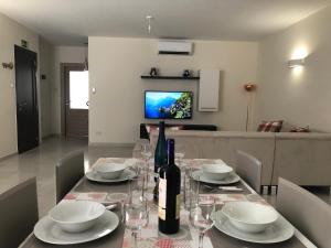A television and/or entertainment centre at Marsascala Sea View Apartment HPI 7738