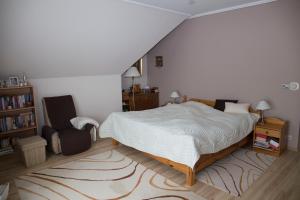 Posteľ alebo postele v izbe v ubytovaní Virág Apartman