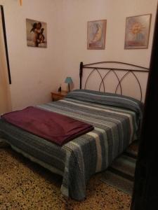 a bedroom with a bed with a blanket on it at Donde Brilla el Sol in Candelaria