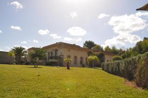 A garden outside Gite Nadia