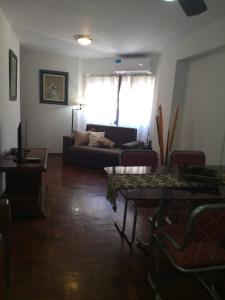 a living room with a couch and a table at Excepcional dpto frente a Plaza de la Intendencia in Córdoba