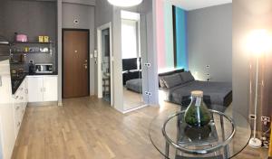 A kitchen or kitchenette at Smart House Bologna Centro
