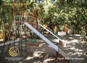 Hotel Anil Farmhouse Gir Jungle Resort的儿童游玩区