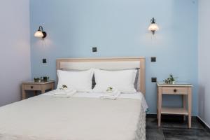 A bed or beds in a room at Kampaki Stone Houses