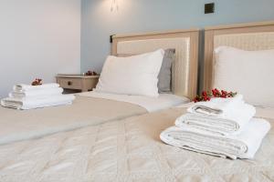 A bed or beds in a room at Kampaki Stone Houses