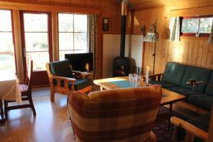 a living room with a couch and a table at Ådnebu by Norgesbooking - cabin with 3 bedrooms in Geilo