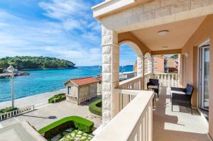 a balcony with a view of the ocean at KORČULA Antea Apartment in Prizba