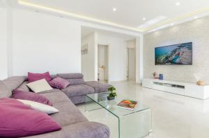 a living room with a couch and a glass table at KORČULA Antea Apartment in Prizba