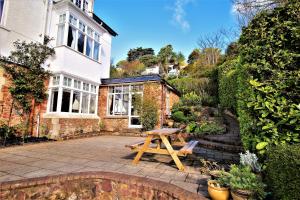 The building where the hotel is located 