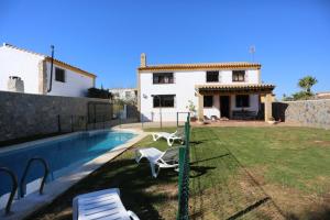 a villa with a swimming pool and a house at Albara in Conil de la Frontera