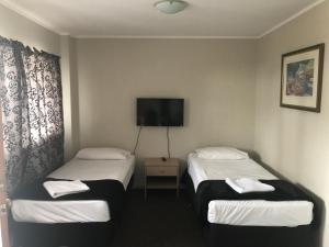 Un pat sau paturi într-o cameră la Motel 80