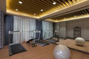 a gym with treadmills and exercise equipment in a room at CityNote Hotel Shangxiajiu Pedestrian Guangzhou in Guangzhou