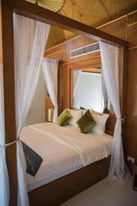 a bedroom with a canopy bed on a yacht at Pratumnak Soi 5 Bungalow 3 in Pattaya South