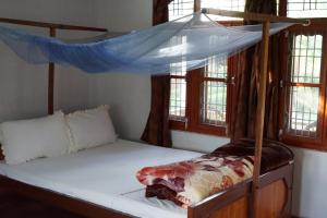 Llit o llits en una habitació de Forest Hideaway Resort Pvt Ltd