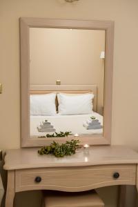 A bed or beds in a room at Kampaki Stone Houses