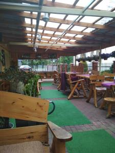 Reštaurácia alebo iné gastronomické zariadenie v ubytovaní Pensjonat i Restauracja U Zdzicha