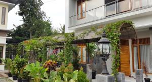 Zahrada ubytování Embe Joglo Homestay