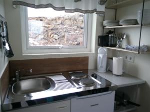 A kitchen or kitchenette at Vatnsás 10