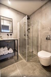 Koupelna v ubytování 27Montefiore - Urban ApartHotel TLV + 37 fotografií