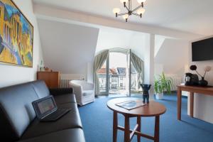 TV a/nebo společenská místnost v ubytování Hotel Brandies an der Messe