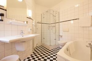 Koupelna v ubytování Hotel Brandies an der Messe + 26 fotografií