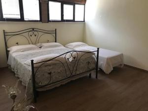 a bedroom with a metal bed with white sheets and pillows at Le Palme Residenza Estiva in Martinsicuro +35 photos
