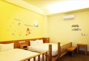 Giường trong phòng chung tại Love Ocean & Happy Bay HomeStay