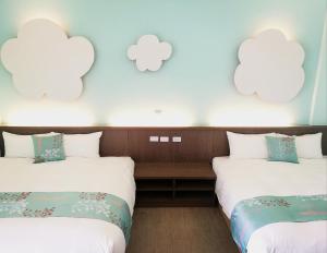 Giường trong phòng chung tại Love Ocean & Happy Bay HomeStay