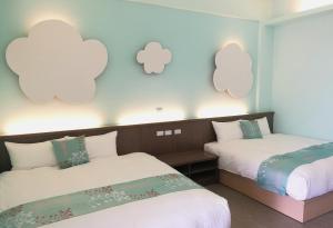Giường trong phòng chung tại Love Ocean & Happy Bay HomeStay