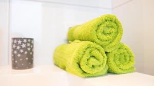 a pile of green and white towels sitting on top of a counter at Shortstay Bilderdijk in Enschede