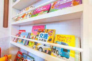 Die Bibliothek in der Pension