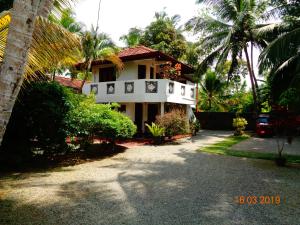 Gedung tempat guest house berlokasi