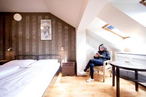 Letto o letti in una camera di Sir Toby's Hostel