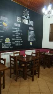 Un restaurante o sitio para comer en Hotel El Molino