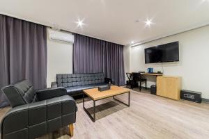 TV a/nebo společenská místnost v ubytování Pyeongtaek Stay Tourist Hotel