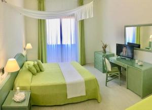 A bed or beds in a room at Hotel Gargano