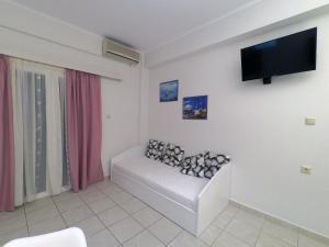 A television and/or entertainment centre at Studios Magda