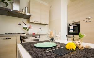a kitchen with a table with a green plate on it at InnPisaRentals2 - Airstation Central Flat in Pisa