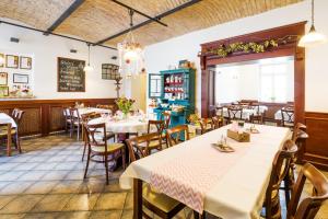 Un restaurante u otro lugar para comer en Hotel Bonsai