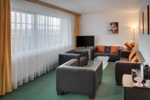 TV a/nebo společenská místnost v ubytování Hotel Oya