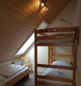 מיטה או מיטות קומותיים בחדר ב-Marinapark Scharmützelsee