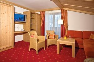 Telewizja i/lub zestaw kina domowego w obiekcie Landhotel Alpenhof Filzmoos