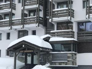 a building with snow on top of it at soleil in Val Thorens