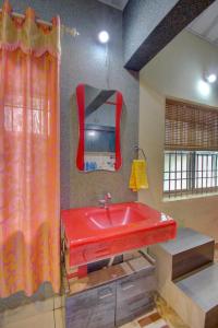 Fotografie z fotogalerie ubytování Srinikethana Home Stay with Swimming Pool v destinaci Madikeri