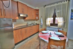 A kitchen or kitchenette at Apartamento Añon