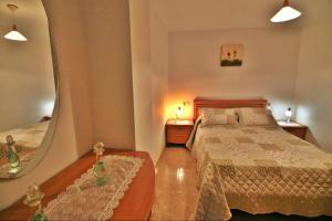 A bed or beds in a room at Apartamento Añon