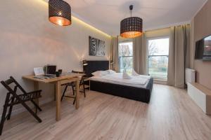 Ein Bett oder Betten in einem Zimmer der Unterkunft Chmielna Park Apartments Old Town